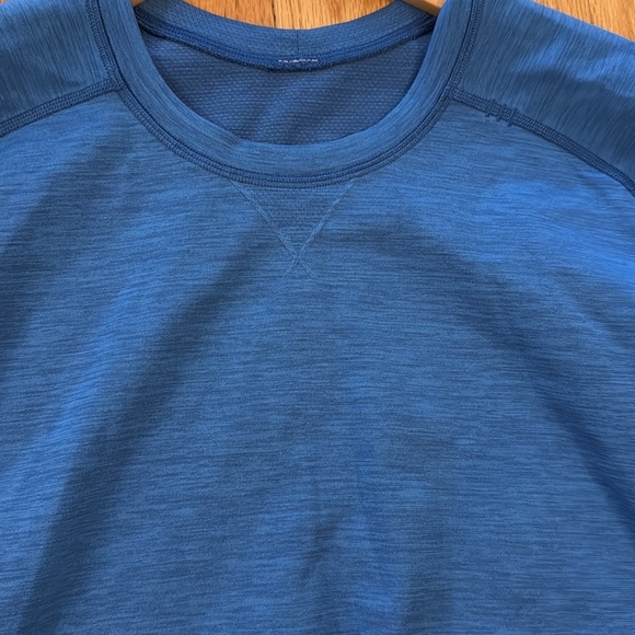 Lululemon sz XL Vent Tech Blue Athletic Workout Outdoor shirt great condition - Picture 6 of 8